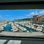 Kai Begi, Vistas Maravillosas Al Puerto.