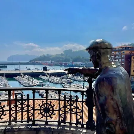 Kai Begi, Vistas Maravillosas Al Puerto.